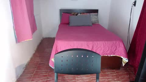 Snapshot of natty_01 chatting on 12-13-24, 05:27 natalia online show from 12-13-24, 05:27