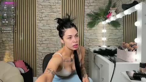 NATTY FIERROS online show from 11-28-25, 07:05