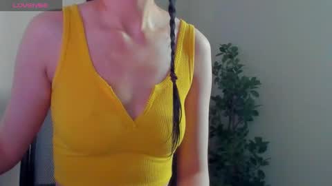 Snapshot of natural_form chatting on 10-23-25, 05:18 peach online show from 10-23-25, 05:18