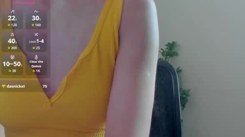 Snapshot of natural_form chatting on 10-24-25, 08:55 peach online show from 10-24-25, 08:55