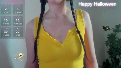 Snapshot of natural_form chatting on 10-28-25, 06:39 peach online show from 10-28-25, 06:39