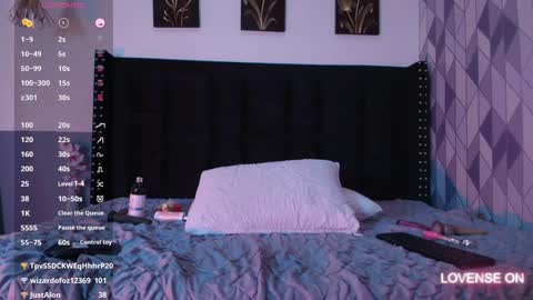 Gwen  online show from 01-30-25, 01:33