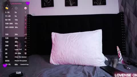 Gwen  online show from 03-11-25, 08:20