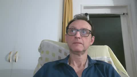 Snapshot of naturista25 chatting on 12-18-25, 05:41 naturista25 online show from 12-18-25, 05:41