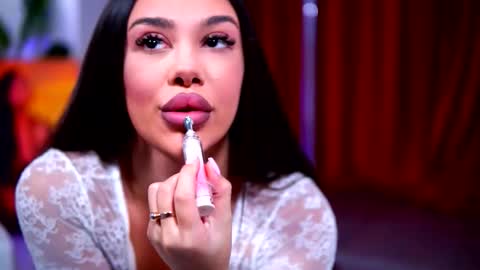 Snapshot of natydesiree chatting on 11-19-25, 10:04 Naty online show from 11-19-25, 10:04