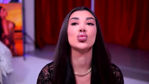 Snapshot of natydesiree chatting on 12-14-25, 07:29 Naty online show from 12-14-25, 07:29