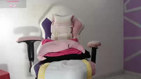 Leina  modelo independiente online show from 09-08-25, 08:30