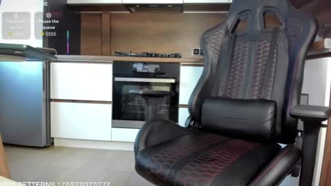 Alex Walker online show from 06-11-26, 05:27