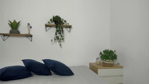 Emily online show from 06-05-26, 10:37