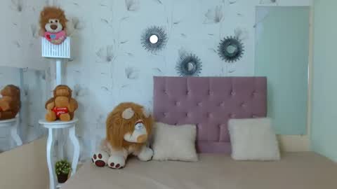 Snapshot of naughty_ariel chatting on 01-14-25, 12:54 Zoe online show from 01-14-25, 12:54