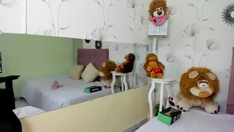 Snapshot of naughty_ariel chatting on 02-07-25, 07:27 Zoe online show from 02-07-25, 07:27