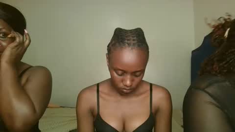 naughty_ellaa online show from 09-19-25, 01:07