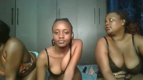 naughty_ellaa online show from 10-10-25, 07:02