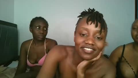 naughty_ellaa online show from 10-25-25, 05:59