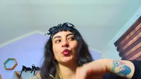 Snapshot of naughty_kittenm chatting on 10-08-25, 07:55 Kitten online show from 10-08-25, 07:55