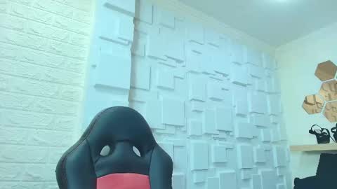 Snapshot of naughty_kittenm chatting on 11-24-25, 11:32 Kitten online show from 11-24-25, 11:32