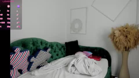 Maria  online show from 11-28-25, 11:29