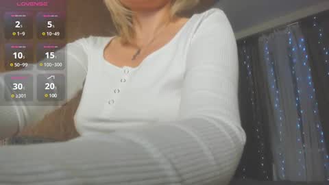 Snapshot of naughty_milena chatting on 02-22-25, 05:24 Milena  online show from 02-22-25, 05:24