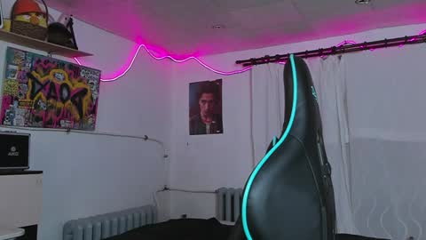 Snapshot of naughty_nik43 chatting on 01-10-25, 04:09 Nik online show from 01-10-25, 04:09