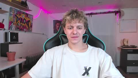 Snapshot of naughty_nik43 chatting on 01-16-25, 03:02 Nik online show from 01-16-25, 03:02