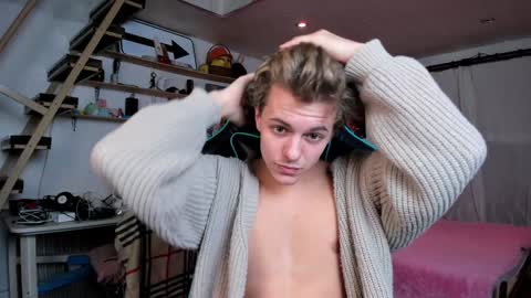 Snapshot of naughty_nik43 chatting on 02-01-25, 06:08 Nik online show from 02-01-25, 06:08