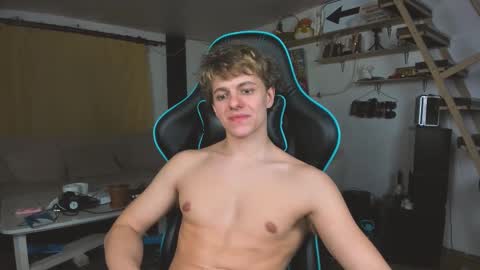 Snapshot of naughty_nik43 chatting on 02-26-25, 06:43 Nik online show from 02-26-25, 06:43