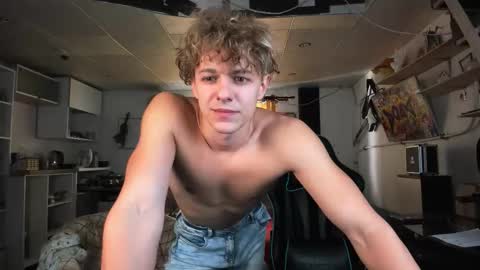 Snapshot of naughty_nik43 chatting on 09-25-25, 09:35 Nik online show from 09-25-25, 09:35