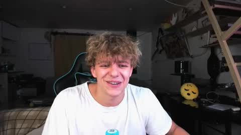 Snapshot of naughty_nik43 chatting on 10-01-25, 09:10 Nik online show from 10-01-25, 09:10