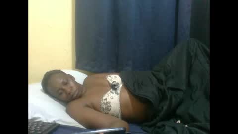 Snapshot of naughty_slender2 chatting on 05-08-26, 01:44 jn online show from 05-08-26, 01:44