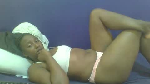 Snapshot of naughty_slender2 chatting on 05-10-26, 02:33 jn online show from 05-10-26, 02:33