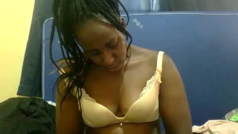 Snapshot of naughty_slender2 chatting on 06-07-26, 12:42 jn online show from 06-07-26, 12:42