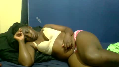 Snapshot of naughty_slender2 chatting on 06-08-26, 01:28 jn online show from 06-08-26, 01:28