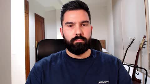 Tom online show from 10-31-25, 04:52