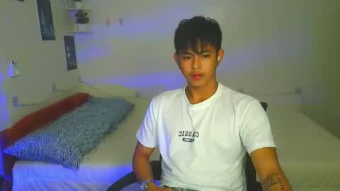 Snapshot of naughtyboylouie chatting on 09-20-25, 12:22 Loue online show from 09-20-25, 12:22