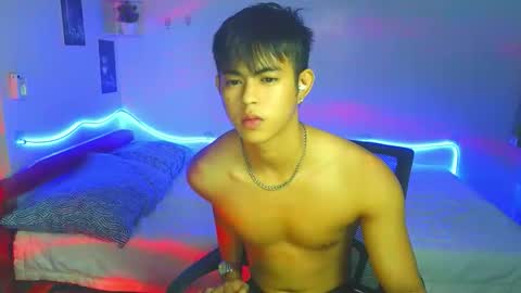 Snapshot of naughtyboylouie chatting on 09-21-25, 06:20 Loue online show from 09-21-25, 06:20