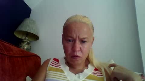 Snapshot of naughtyjennyblondeuk chatting on 07-25-26, 03:31 naughtyjennyblondeuk online show from 07-25-26, 03:31