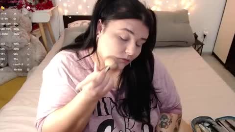 Snapshot of naughtykiss22 chatting on 12-18-24, 06:53 Chris online show from 12-18-24, 06:53