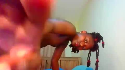 naughtyqueen12 online show from 10-17-25, 01:42