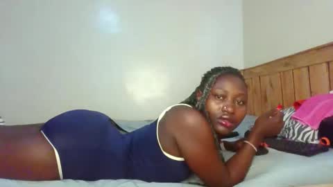 naughtyqueen12 online show from 03-12-26, 09:48