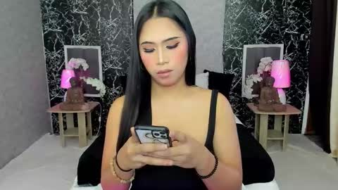 ITS ME YOGIRL PATRICIA online show from 11-13-25, 03:05