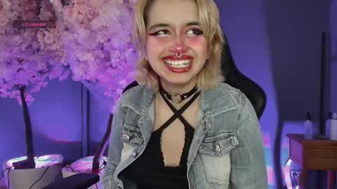 Snapshot of navier__ chatting on 10-24-25, 09:11 Navier  online show from 10-24-25, 09:11