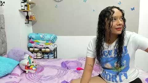 Snapshot of nay_and_aleja chatting on 10-12-25, 01:37 nay_and_aleja online show from 10-12-25, 01:37