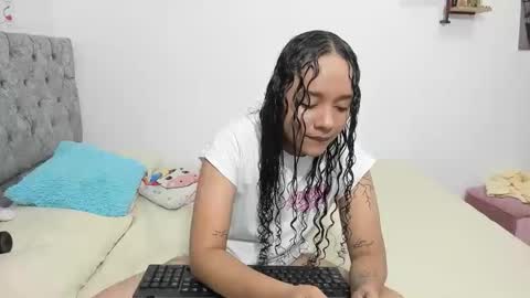 Snapshot of nay_and_aleja chatting on 12-15-25, 02:05 nay_and_aleja online show from 12-15-25, 02:05