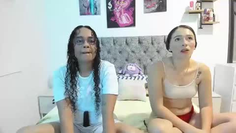 Snapshot of nay_and_aleja chatting on 05-07-26, 11:43 nay_and_aleja online show from 05-07-26, 11:43
