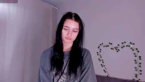 Snapshot of naya_mirel chatting on 02-25-26, 08:02 Kira online show from 02-25-26, 08:02