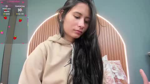 Naye  online show from 10-15-25, 03:39