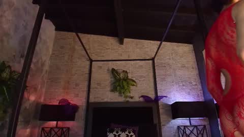 Snapshot of nayla_monroee chatting on 12-05-25, 08:38 Nayla online show from 12-05-25, 08:38