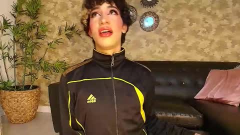 Snapshot of nayla_monroee chatting on 01-09-26, 08:21 Nayla online show from 01-09-26, 08:21