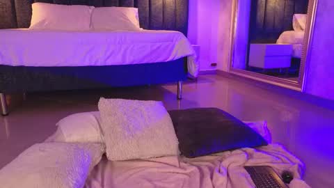 Juli  online show from 03-11-25, 01:56