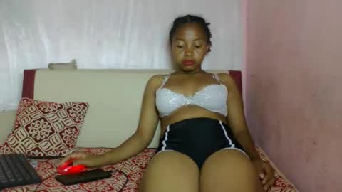 Snapshot of nayrah12 chatting on 12-02-25, 09:10 nayrah12 online show from 12-02-25, 09:10